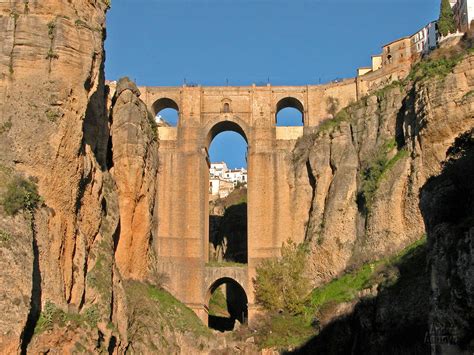  El Tajo de Ronda: Bir Şehrin Derine İnişinin Efsanesi