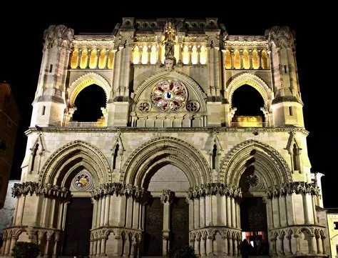 Zamora's Catedral de Santa María: An Architectural Marvel and Historical Time Capsule!