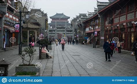  Han İmparatorluğu Şehri Xiangyang'da Tarihin İçinden Bir Yolculuk: Yangtze Nehri ve Çin Duvarı'nın Güzelliği!