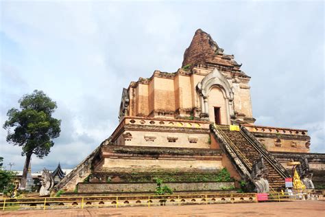 Wat Chedi Luang'nin Gizemli Şelalesi ve Asırlık Anıları!